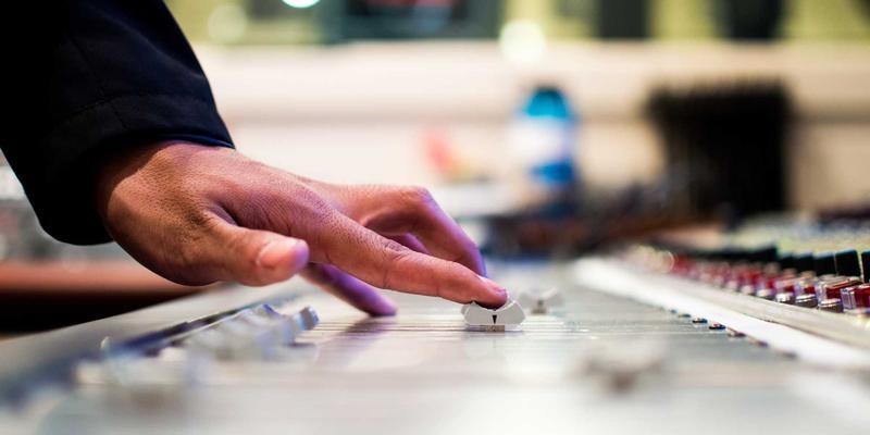 从灵感到畅销：独立游戏开发者专访，揭秘从创意到Steam上架的完整历程与实战经验